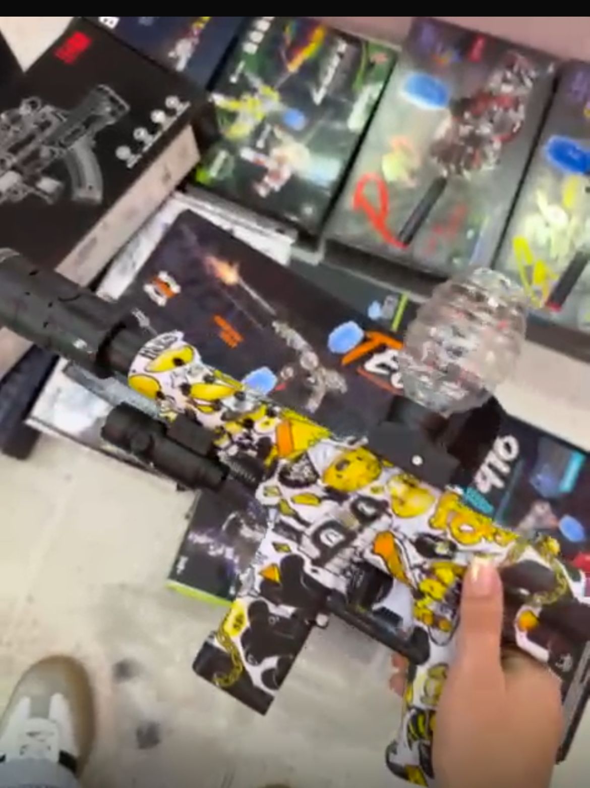 PISTOLA TEC-9 CON LUZ G721 CAS